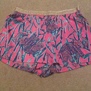 Lilly Pulitzer silky pull on shorts. Size L. EUC